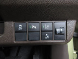 パーキングセンサーや横滑りを防ぐVSA等のスイッチ類は運転席の右側、手の届きやすい位置にあります。