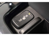 シートヒーター装備付き車!!座席に埋め込まれた電熱線によりシートを暖めることが出来る装備で、温められたシートは、寒い冬には最適です!!