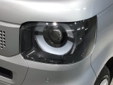 LEDヘッドライトは、点灯の瞬間から最大光量を発揮し、突然暗くなるトンネルなどでの安定感を高めます。