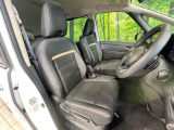 運転席まわりには十分なスペースがあり、大柄な方でもゆったり運転していただける環境です。