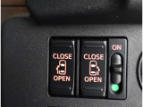 両側電動スライドドアのスイッチ付です。車内からもスイッチひとつで楽にドアの開閉が可能です。電動なので開閉時に力を使う必要がなく、半ドアになることもありません!