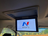 【フリップダウンモニター】大画面モニターで後席でもエンタメをお楽しみいただけます。小さなお子様にも大人気の装備です♪