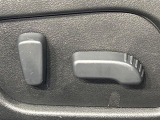 【パワーシート】スイッチ一つで簡単にシートの微調整が可能!電動だから力もいりません!快適なシートポジションにセットして、快適なドライブをお楽しみください。