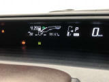 大型メーターで視界も良好な運転席廻りです。運転時の視線移動が少なくて済むので、安全性にも一役かってくれます。