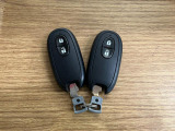 【スマートキー】 スマートキーを携帯していれば、ドアハンドルのボタンを押すだけでロックの解除ができます。