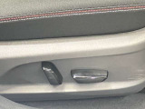 運転席は高級感あるパワーシート!女性の方でもスイッチひとつで簡単に調節できます!
