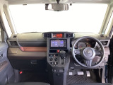 フロントガラスが大きく、ワイドな視界で運転もしやすくなるように設定されています。