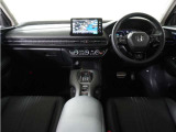 ◆視界広々で非常に運転しやすくロングドライブでも疲れを感じさせないすっきりとまとまったインパネ周りです。