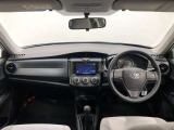 シンプルながら機能性あふれる運転席廻りです。視界性もよく、運転しやすいですよ。
