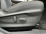パワーシート搭載。微妙な調整が手軽にでき、最適なポジションで運転することが可能です。