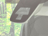 【スズキ セーフティサポート】走行中に前方の車両等を認識し、衝突しそうな時は警報とブレーキで衝突回避と被害軽減をアシスト。より安全にドライブをお楽しみいただけます。