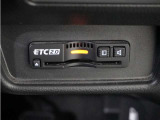 ◆ETC2.0装着◆進化したドライブ体験。料金収受システムだけだったETCが生まれ変わって、高速道路を賢く使うETC2.0に進化しました。多彩な情報サービスが便利で快適なドライブ体験を提供します。
