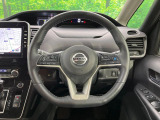 インテリアに合わせたデザインのステアリングは、運転される方のことも考え、運転しやすい形状、大きさです。是非一度、実際に触ってお確かめください。