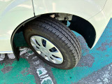 タイヤサイズは145/80R12です。