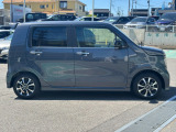 見た目より車内はとても広くなっております。是非実車をご覧にお越し下さいませ。