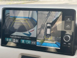 【マルチビューカメラシステム】専用のカメラにより、上から見下ろしたような視点で360度クルマの周囲を確認することができます☆死角部分も確認しやすく、狭い場所での切り返しや駐車もスムーズに行えます。