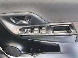 運転席側のスイッチです。