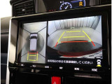 パノラミックビューモニター付きです。車両を上から見たような映像をディスプレイオーディオ画面に表示。運転席からの目視だけでは見にくい、車両周辺の状況をリアルタイムでしっかり確認できます。