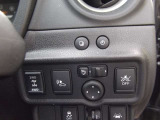 2WD&hArr;4WD切替をスイッチ一つで行えるe-4WD・障害物を音でお知らせするコーナーセンサーとまさかの時にサポートする「エマージェンシーブレーキ」も装備しています。
