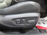 運転席はパワーシートです
