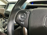 ステアリングにオーディオ操作スイッチが付いています。オーディオ画面に直接タッチしなくても操作が出来ますので、運転に集中できます。