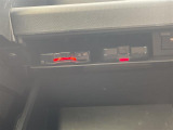 【ETC】有料道路を利用する際に料金所で停止することなく通過できる、ETC車載器(ノンストップ自動料金収受システム機器)が装備されています。セットアップを行うことで利用可能になります。