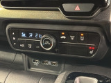 運転席側にはシートヒーターが付いています!寒い日に便利な装備ですね。