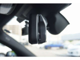 BMW純正のミラー一体型ETC車載器を装備しています。運転席からの視界を遮ることなく、インテリアの洗練されたデザインを損なわないスマートな配置が特徴です。