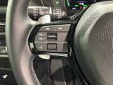 ステアリングにオーディオ操作スイッチが付いています。オーディオ画面に直接タッチしなくても操作が出来ますので、運転に集中できます。