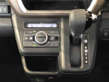 温度を設定すれば、自動で車内の温度管理をしてくれる優れものです♪ATミッションで運転楽々