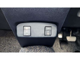 【寒冷地仕様】運転席と助手席には、スイッチを入れてすぐに座面が温まるシートヒーターを装備しています!