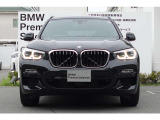 BMWの代名詞の【キドニーグリル】グリルが腎臓のように見えるので【キドニー】と呼ばれるようになりました。一目見ただけでBMWであると認識できる確固たるアイコンとして存在感を放ちます。