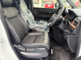 運転席には高さ調整ができる『シートハイトアジャスター機能』が付いています!これなら小柄な方にも大柄な方にも自分にぴったりの運転姿勢がとれますね〜!