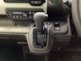 運転席周辺のスマートなレイアウトが、操作のしやすさを実現。快適なドライブをサポートします。