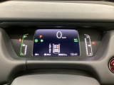 メータは先進的なデジタルメーターを採用!ゆっくりと数字が動くのでとても見やすく表示されます!平均燃費なども表示、エコな運転の手助けをしてくれます!