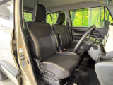 運転席まわりには十分なスペースがあり、大柄な方でもゆったり運転していただける環境です。