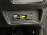 ハンドルの右下にETCがついています。高速道路の料金所の通過も楽々です!。 カードの取り出しもしやすい場所についています。