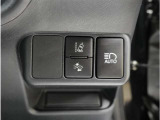 オートマチックハイビームとは、先行車や対向車のライトを認識し、ハイビームとロービームを自動で切り替える機能です。夜道の視界を確保します。詳細は販売店スタッフまでおたずねください。