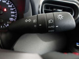 オートライト機能装備です!車外の明るさに応じて、自動的にライトの点灯・消灯をしてくれます♪