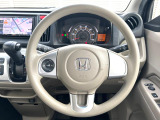 インテリアに合わせたデザインのステアリングは、運転される方のことも考え、運転しやすい形状、大きさです。是非一度、実際に触ってお確かめください。