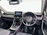 運転席まわりです。 各操作スイッチは使いやすい位置に配置されてます。