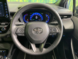 インテリアに合わせたデザインのステアリングは、運転される方のことも考え、運転しやすい形状、大きさです。是非一度、実際に触ってお確かめください。