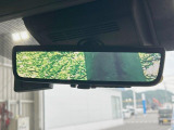 【デジタルインナーミラー】後席の大きな荷物や同乗者で後方が確認しづらい時でも安心!カメラが撮影した車両後方の映像をルームミラー内に表示。クリアな視界で状況の確認が可能です!