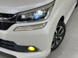 【LEDヘッドライト】悪天候や夜間走行時も良好な視界を確保し安心して運転できる高輝度LEDヘッドライトを装備!点灯速度が早く、消費電力も抑えられています。