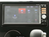 純正7インチメモリーナビです。 ラジオ、フルセグTV、Bluetoothオーディオ接続が利用可能です。