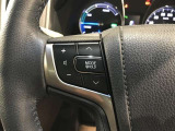 【ステアリングスイッチ】運転中に視線を前に向けたまま画面の操作できます。