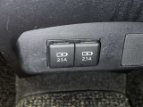 充電用USB端子付き。スマートフォンなどの充電に便利です。
