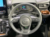 インテリアに合わせたデザインのステアリングは、運転される方のことも考え、運転しやすい形状、大きさです。是非一度、実際に触ってお確かめください。
