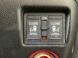 【両側パワースライドドア】両側がパワースライドドアになっており、運転席のスイッチやスマートキーでも開閉が可能です!開口部も広いので乗り降りも楽々♪