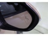 BSMを装備。さらに、後退時車両検知警報【RCTA】を搭載しています。バックで出庫する際に左右から接近する車両を検知し、ミラーのインジケーターの点滅と警報音で警告して安全確認をサポートしてくれます。